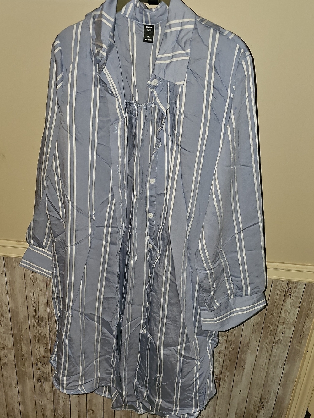 K3🔹️SHEIN Light Blue & White Striped Casual Long Button-Down Shirt